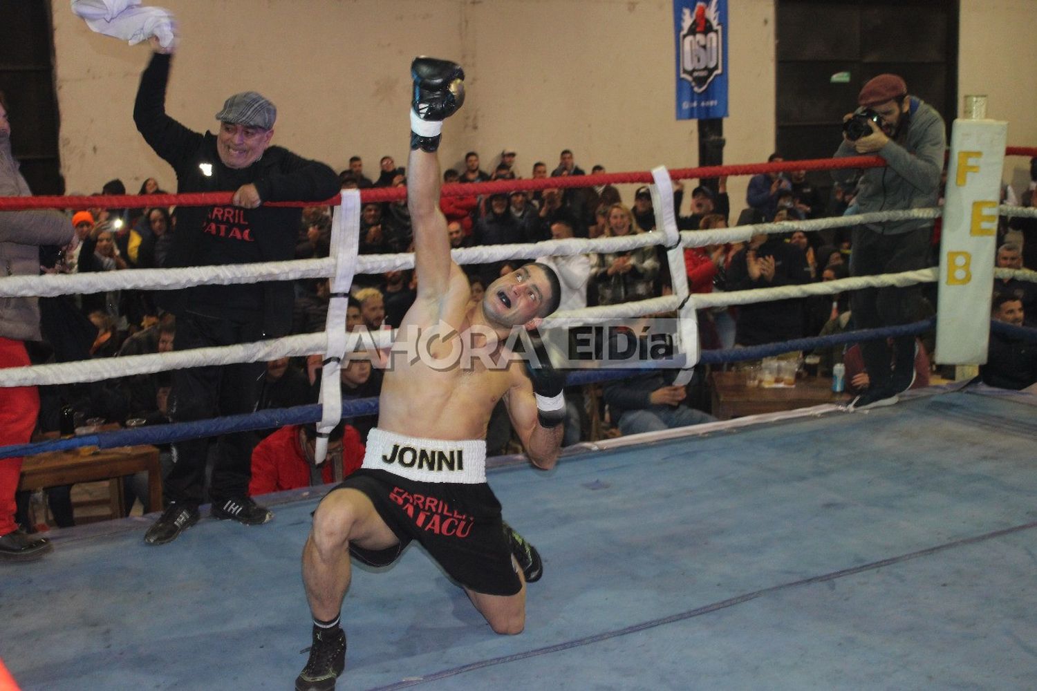 En sólo 47 segundos Jonathan "el Picante" Parada ganó por nocaut