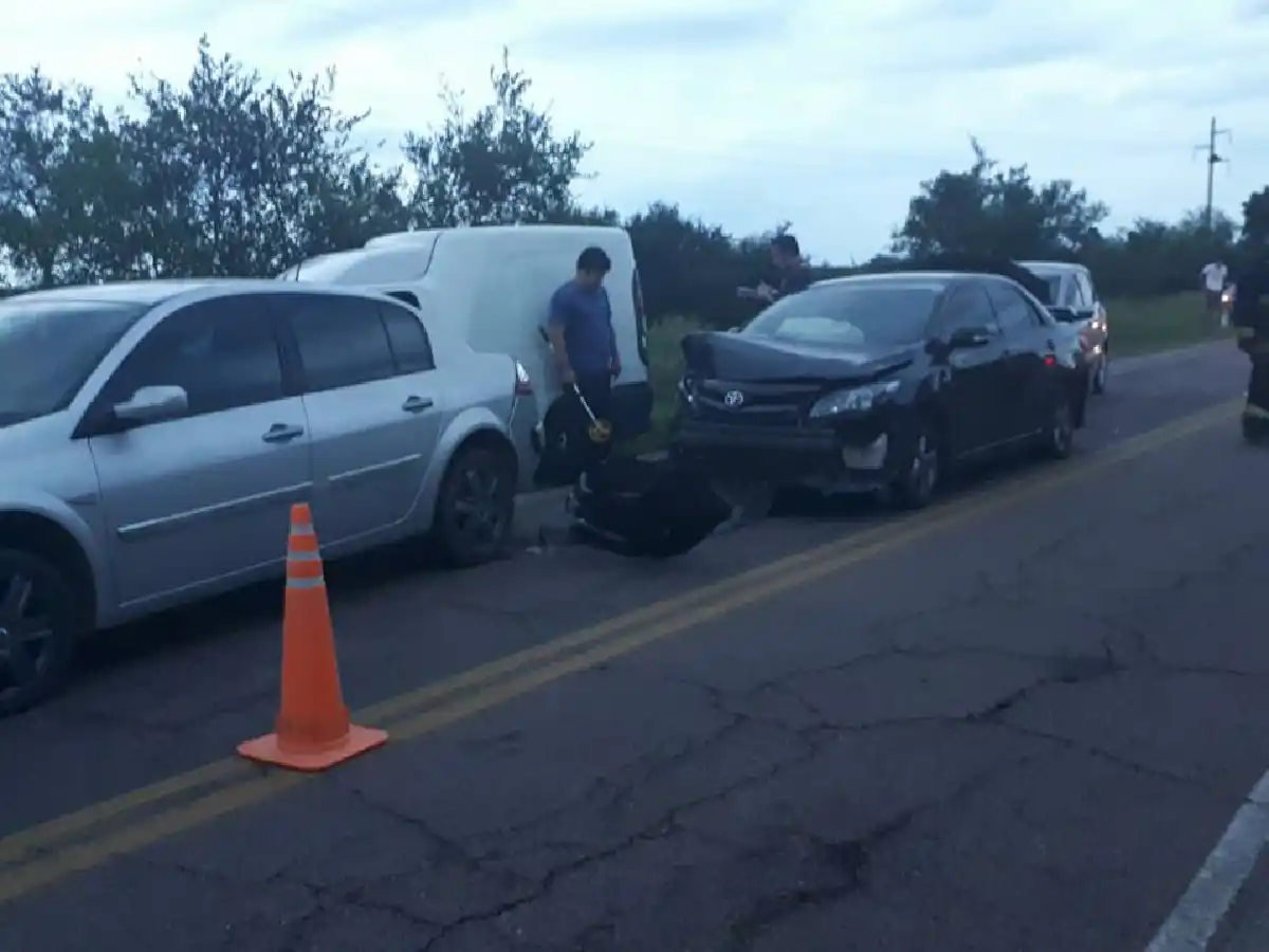 Cinco autos protagonizaron un choque en cadena en la ruta 15