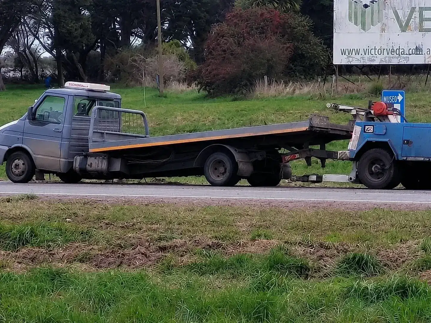Choque en la Ruta 226: un camión chocó una grúa y un auto volcó a la altura del Museo José Hernández