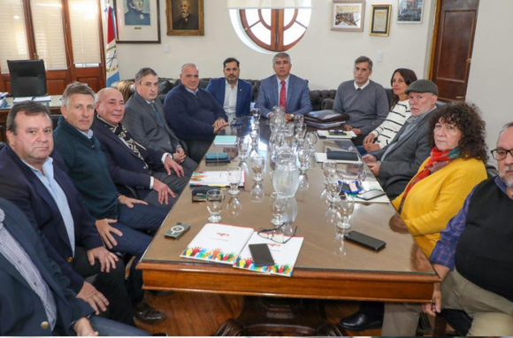 El gobierno de Santa Fe anunció cuándo serán las nuevas reuniones paritarias con los estatales, docentes y médicos