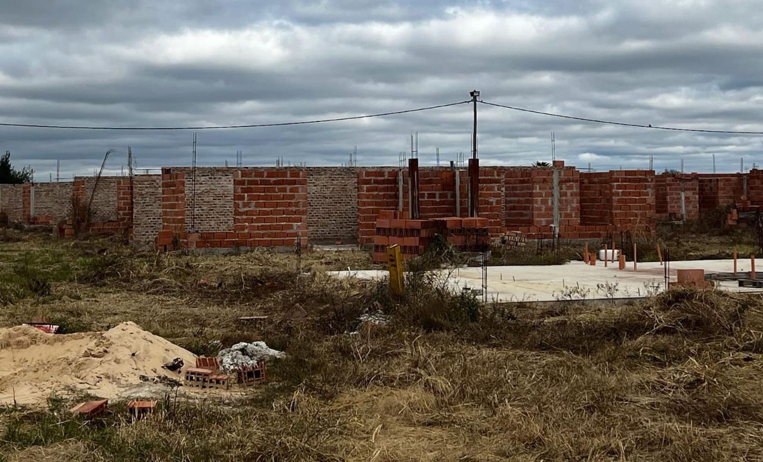 La provincia decidió poner en marcha nuevamente las obras del complejo habitacional.