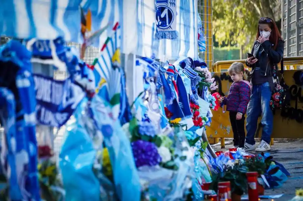 Toda Italia despidió a Maradona, el "Rey" que dejó "huérfana" a Nápoles