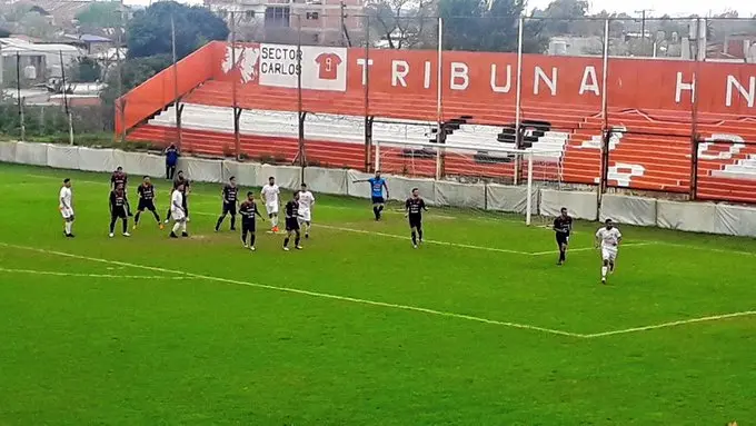 Barras de Berazategui se enfrentaron a los tiros con la Policía