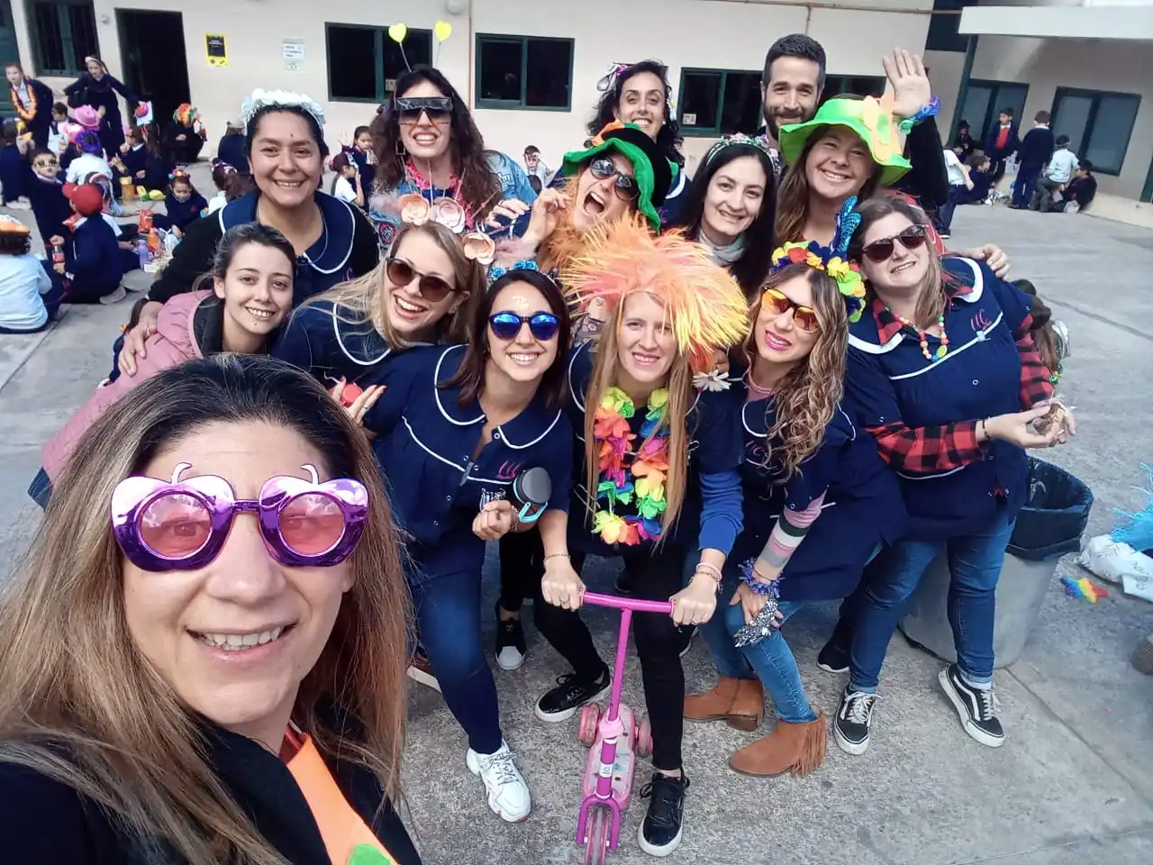 Macarena Di Mauro junto a sus compañeras de trabajo.