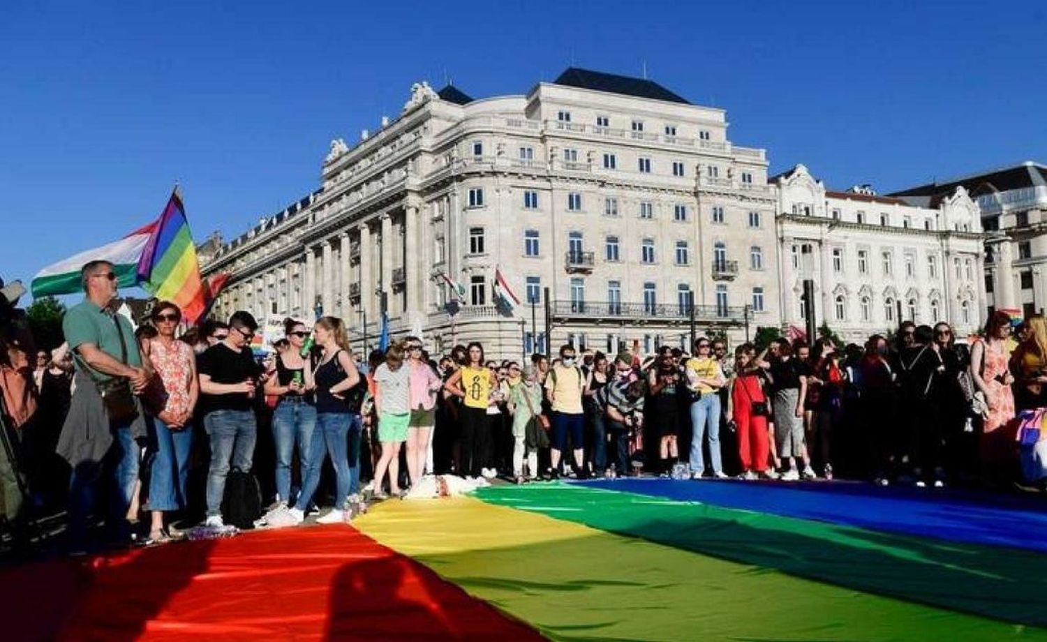 Hungría prohíbe hablar de homosexualidad en las escuelas