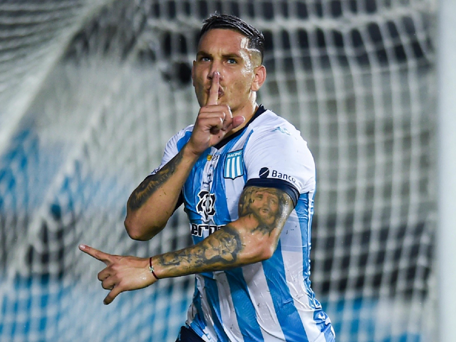 Con sus dudas, Racing se mide con Rentistas en Uruguay