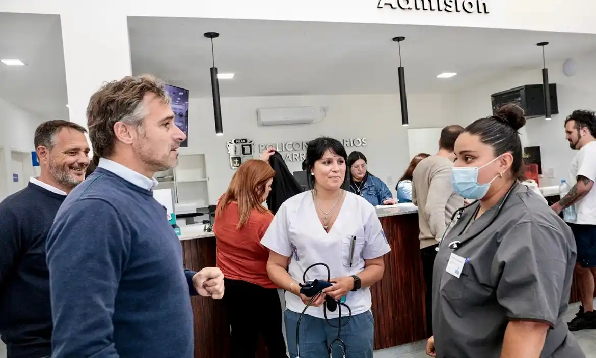 El intendente Achával visitó los nuevos Policonsultorios de Tribarrial