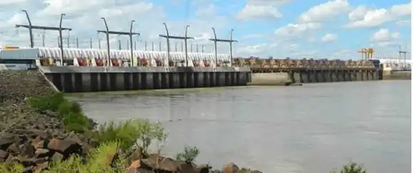 Salto Grande controló  derrame y aplicó protocolo de contención