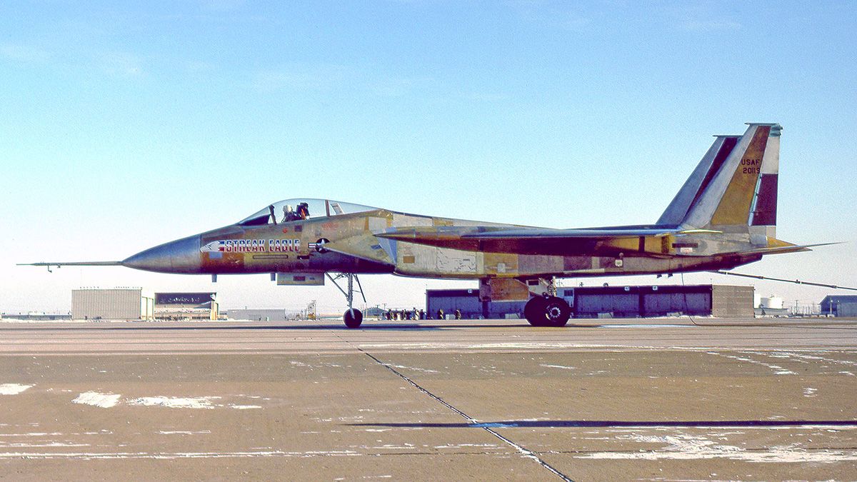 Record del McDonnell Douglas F-15A “Streak Eagle” hace 50 años.