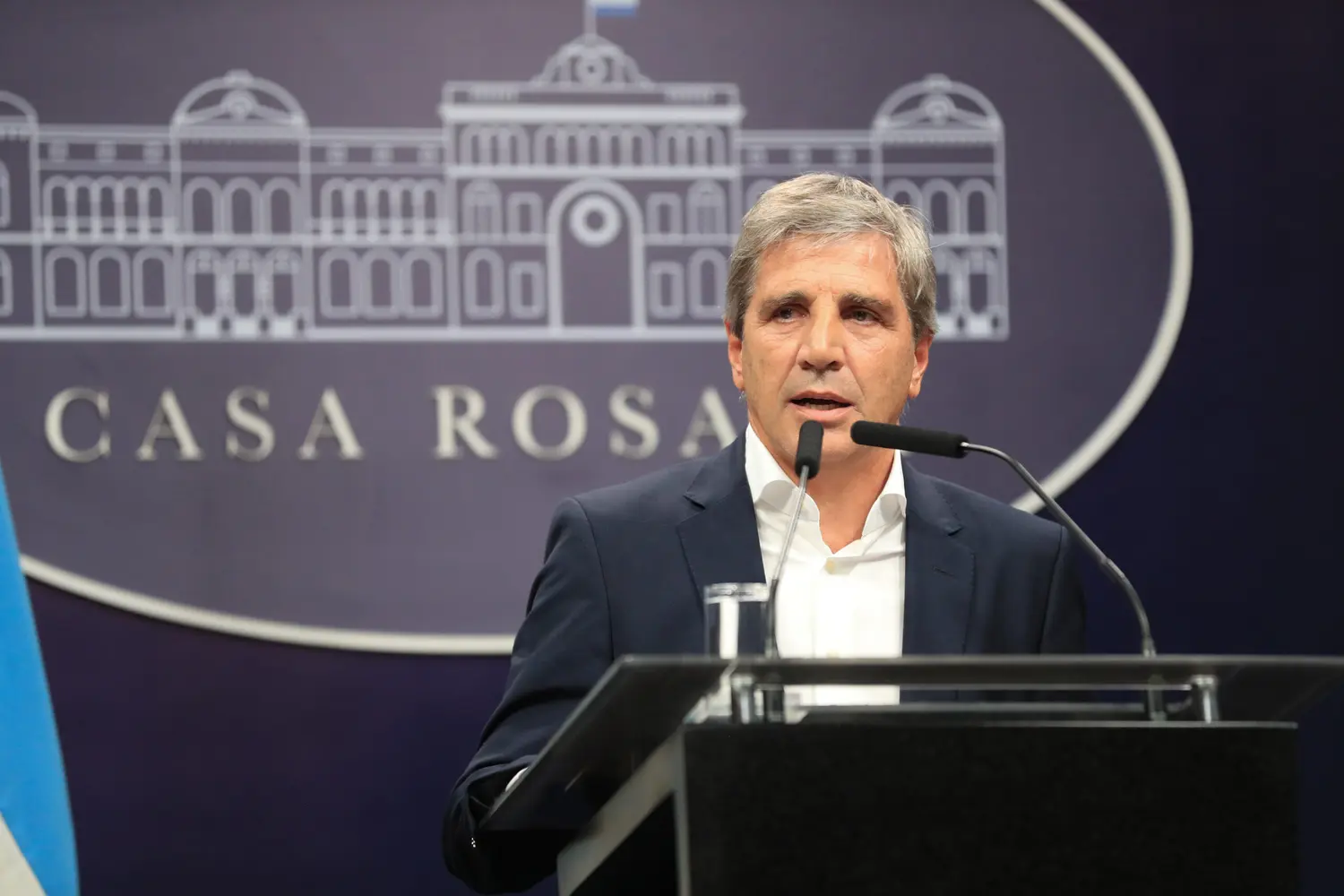 Caputo apuntó contra los intendentes.
