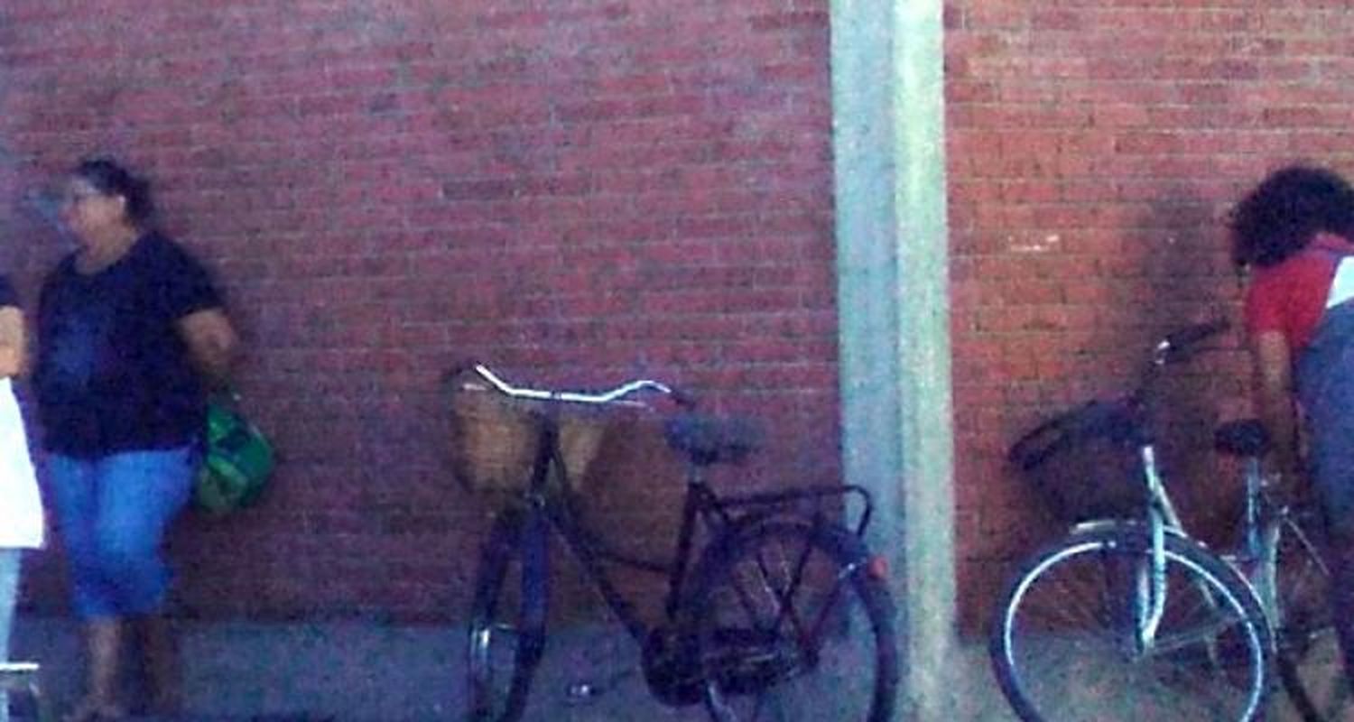 Bicichorro quiso asaltar a una chica que se defendió, lo golpeó y evitó el robo