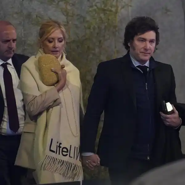 Amalia González y Javier Milei