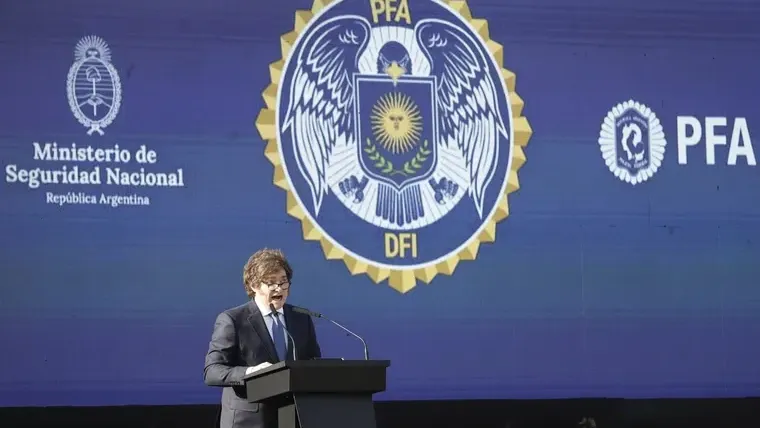 Milei anunció múltiples cambios para la Policía Federal: "Pondremos a las fuerzas en línea con los estándares del FBI".