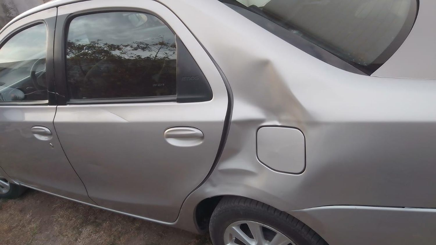 Motociclista herido de gravedad tras chocar con un auto en Devoto