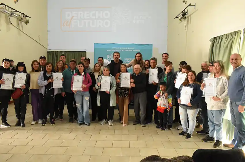 Entrega de Escrituras en Otamendi y Miramar