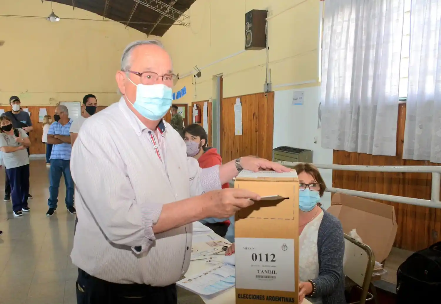 El intendente Lunghi votó y remarcó el valor de la democracia