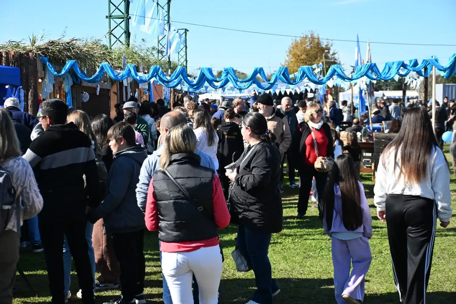 Pueblo Belgrano celebra la Fiesta de la Bandera: qué artistas tocarán durante la tarde