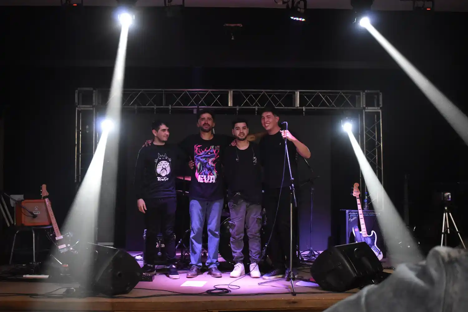 La banda Cassette celebró su tercer aniversario con un recital audiovisual en Villaguay