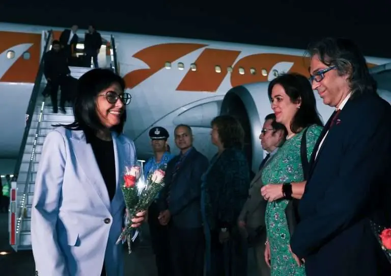 Delcy Rodríguez llega a India para AFIANZAR LAZOS DE AMISTAD Y COOPERACIÓN
