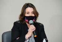 “El barbijo debería seguir usándose en lugares cerrados porque la pandemia todavía no terminó”