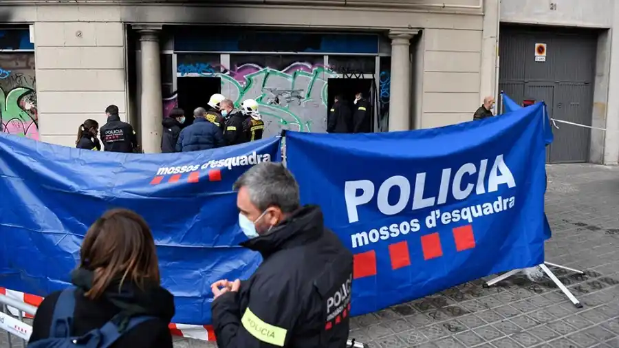 Dos niños y dos adultos fallecieron calcinados en Barcelona