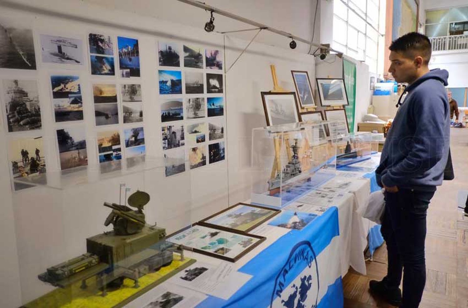 El hall municipal recibe una muestra sobre la guerra de Malvinas