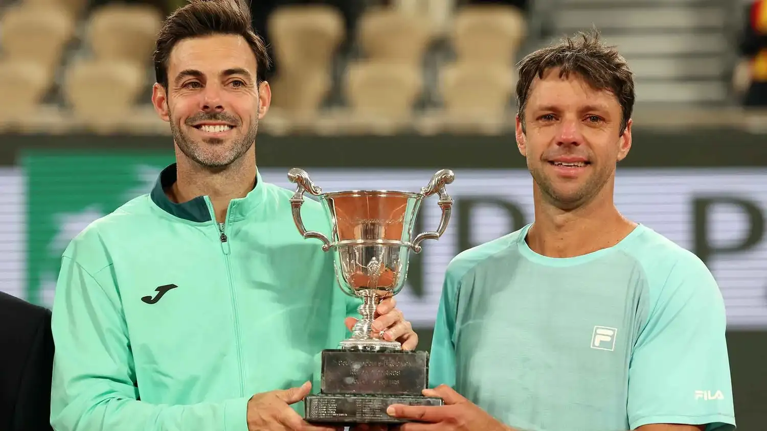 Zeballos y Granollers se impusieron en la final disputada en el estadio Philippe-Chatrier a Harri Heliovaara y Henry Patten por 6-4 y 6-2.
