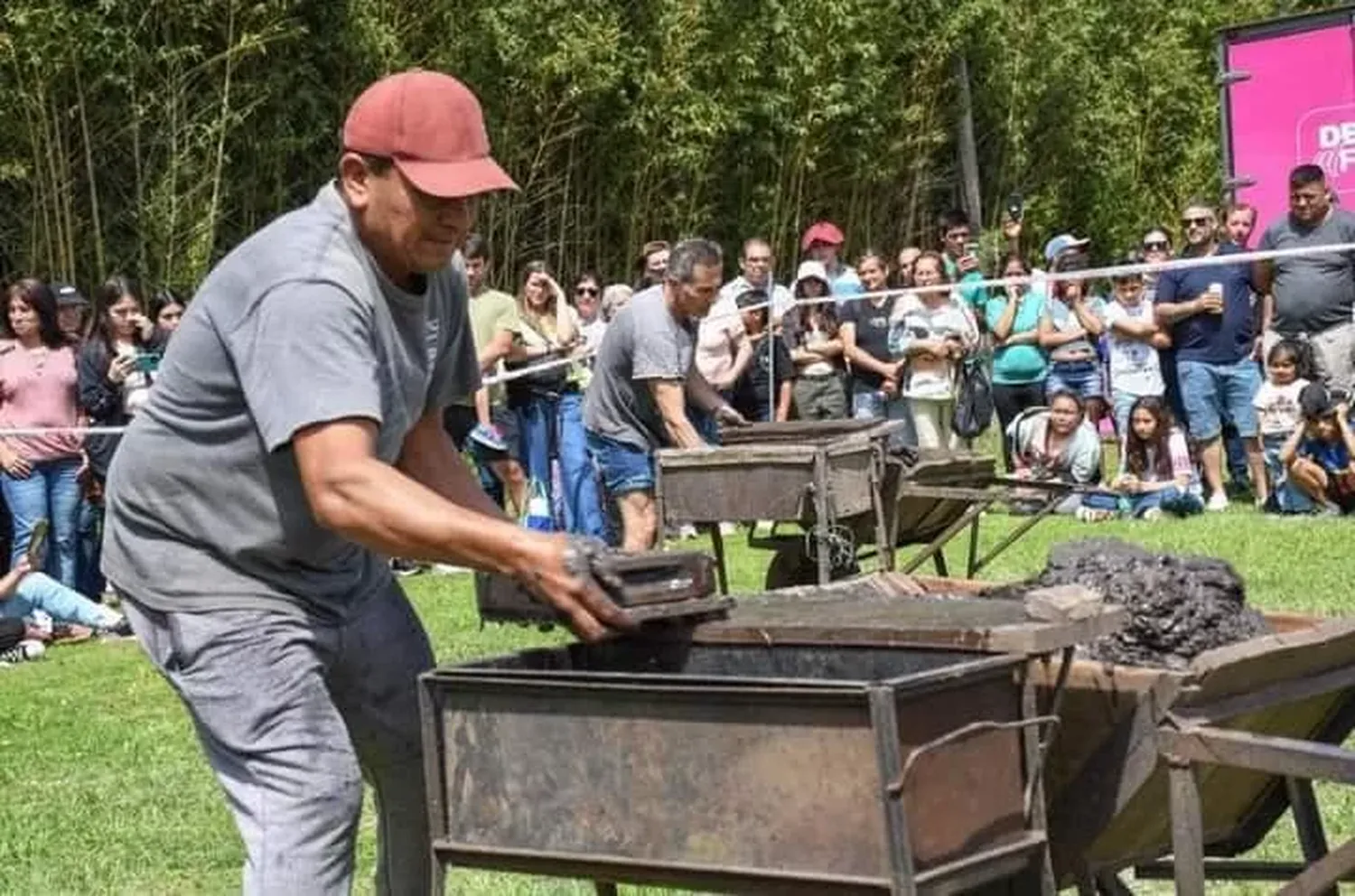 Cientos de vecinos y turistas disfrutaron de la 11° Fiesta del Hornero en la localidad bonaerense de Cucullú