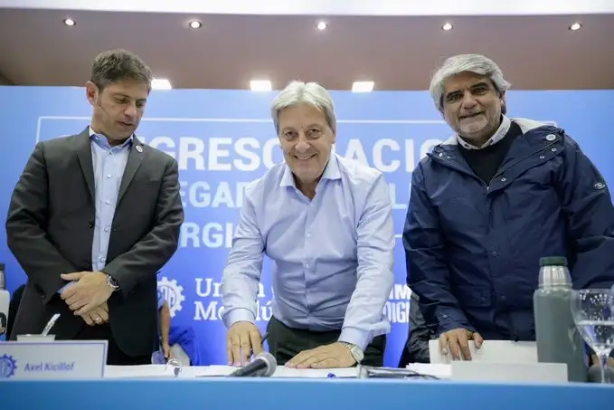 Firma del convenio de colaboración mutua entre el sindicato y el ministerio de Trabajo de la Provincia.