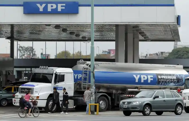 YPF también subió el precio de sus combustibles
