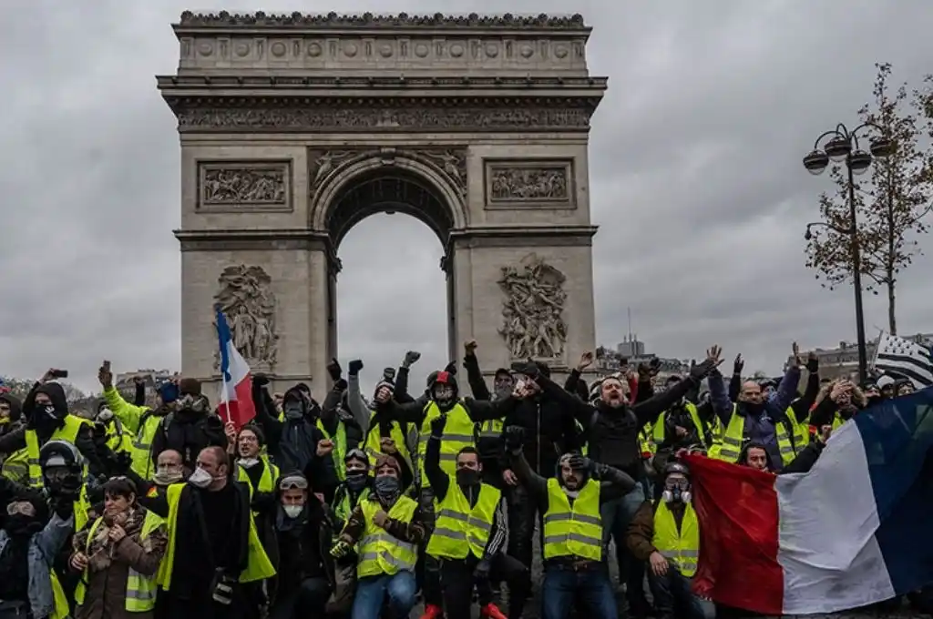 Empieza el juicio a “chalecos amarillos” por saqueo del Arco del Triunfo de París