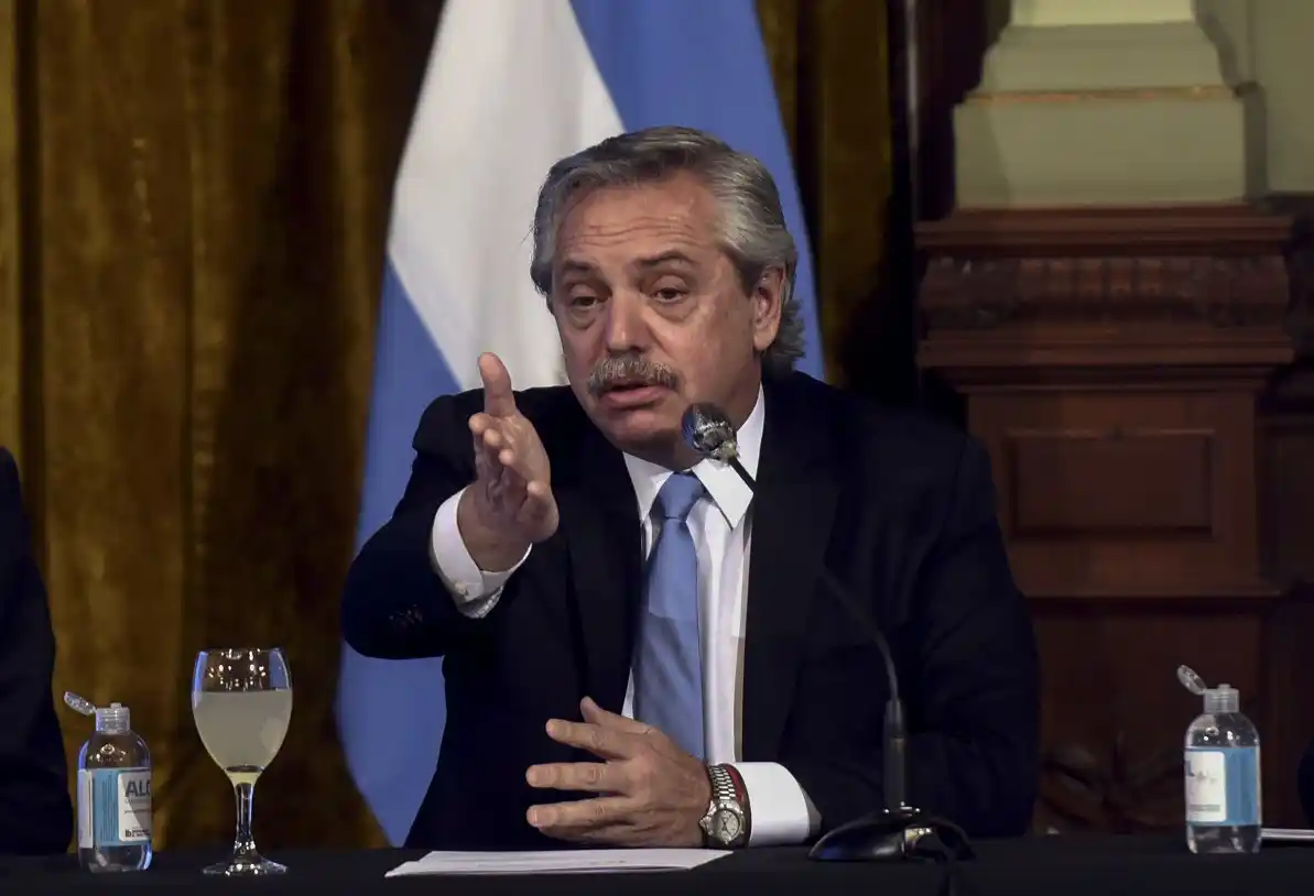 Fernández define con médicos y gobernadores la extensión del aislamiento por el coronavirus