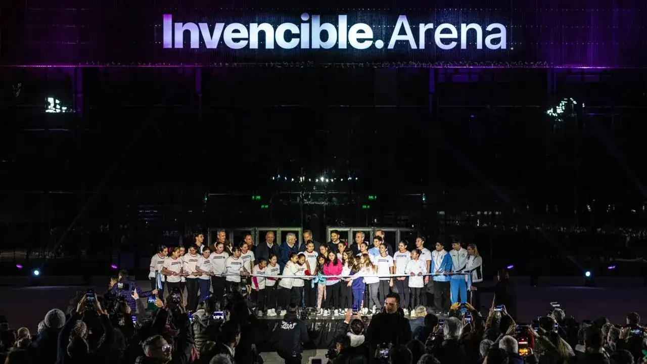 Pullaro inauguró el Invencible Arena y destacó el nuevo rumbo de Rosario y Santa Fe - 1