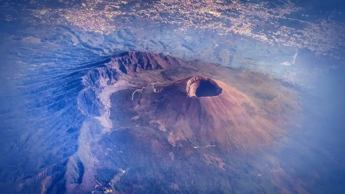 Misterio en el volcán Etna: encuentran una momia con corbata