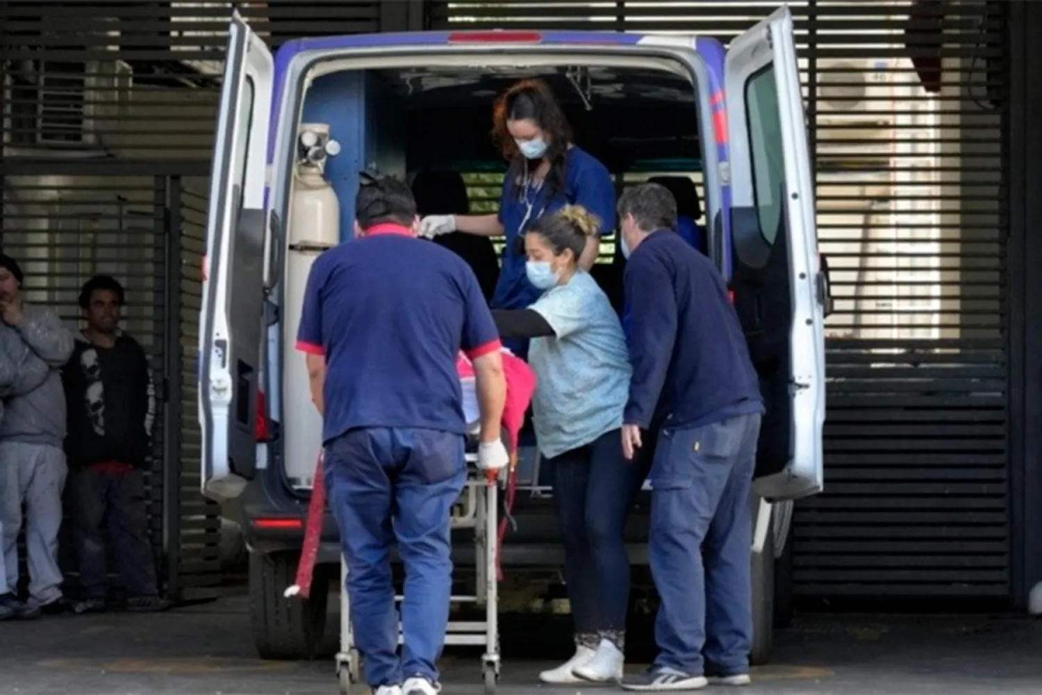 El estudiante que cayó al vacío en Bariloche evoluciona y lo trasladaron a Rosario