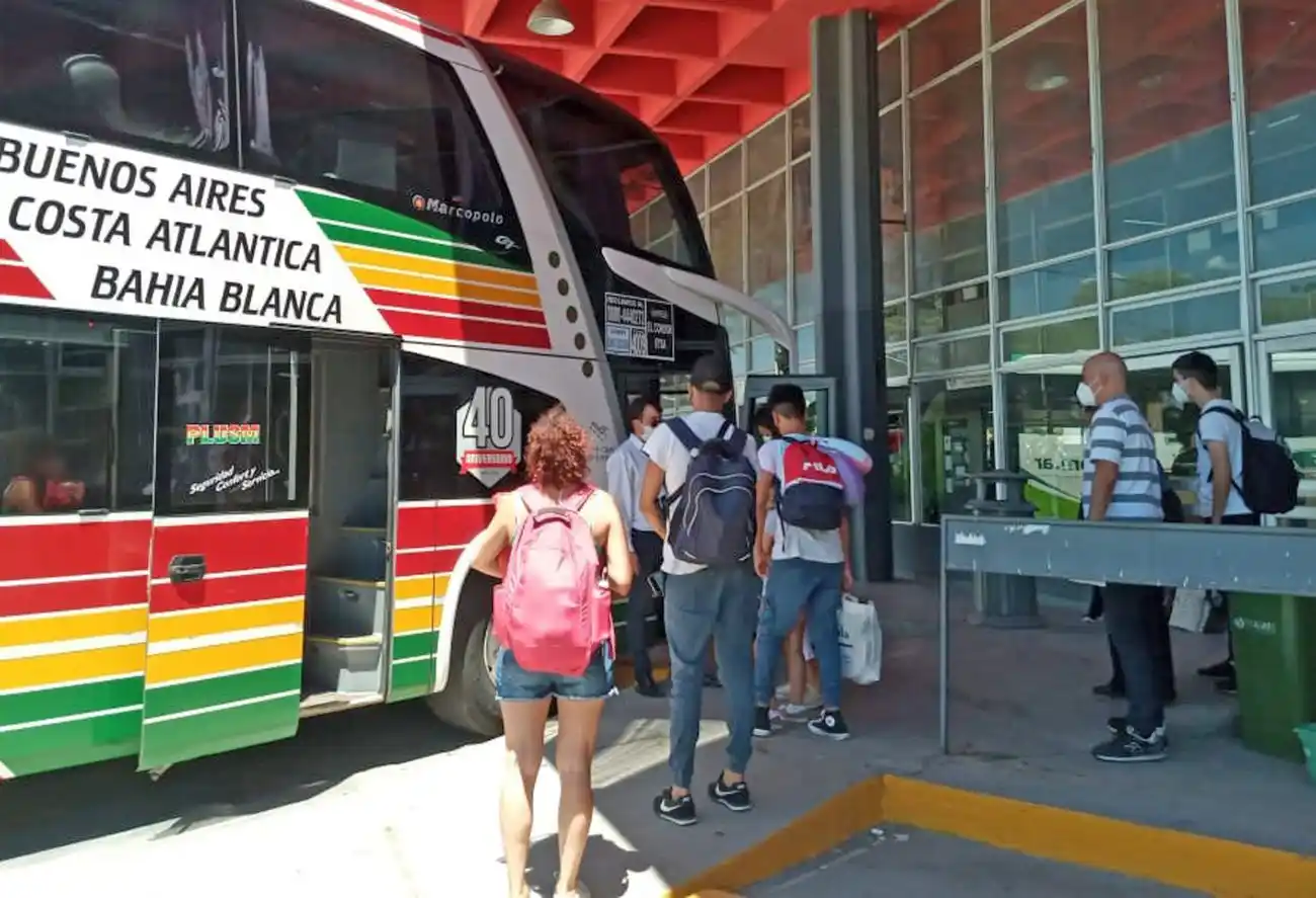 Con menos frecuencias y demanda sostenida, los micros recuperaron cierta operatividad 