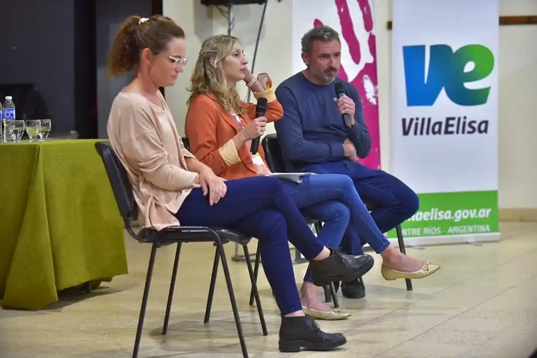 Santiago García presentó su libro en Villa Elisa