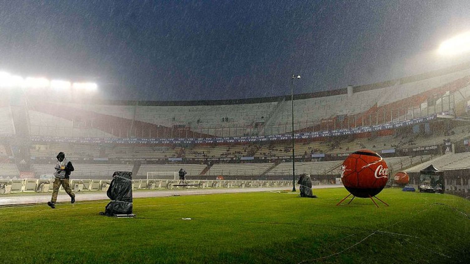 Eliminarios Rusia 2018: Se suspendió el partido entre Argentina y Brasil por las lluvias