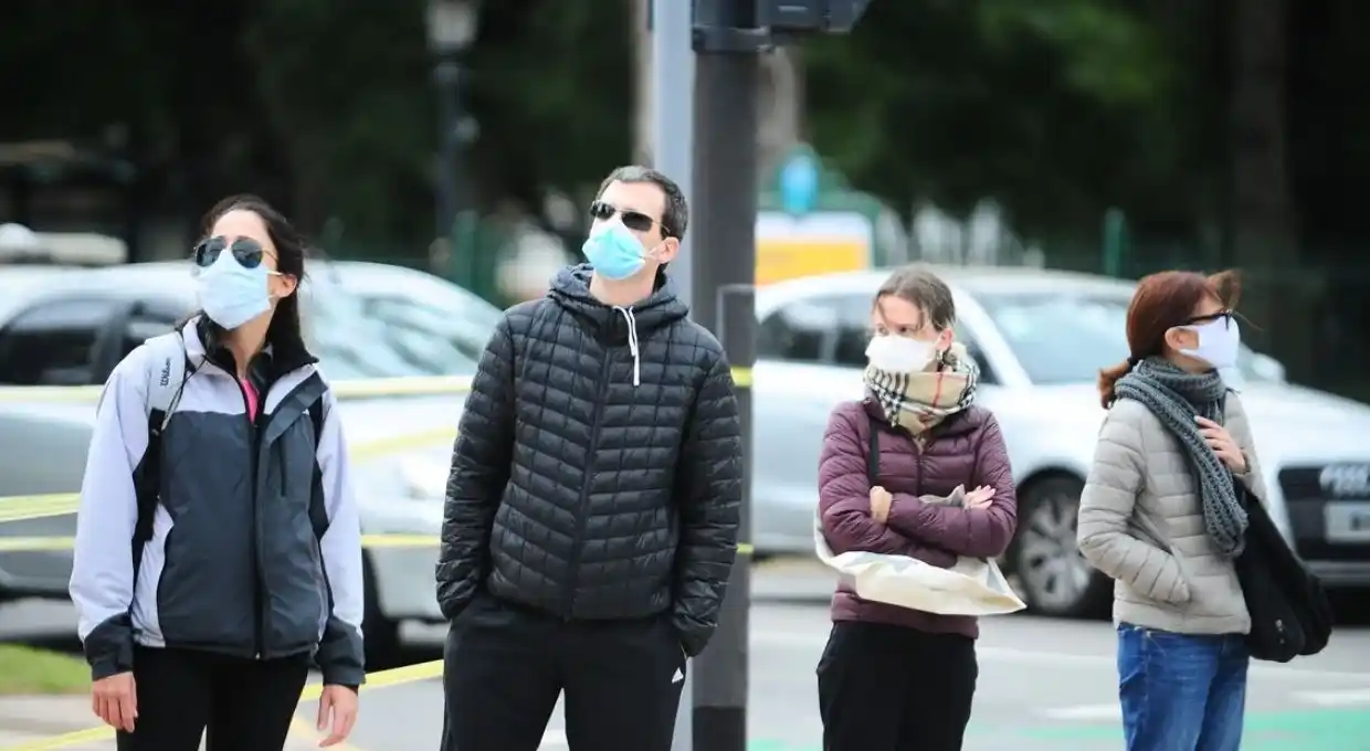 Desarrollaron una mascarilla que neutraliza el coronavirus