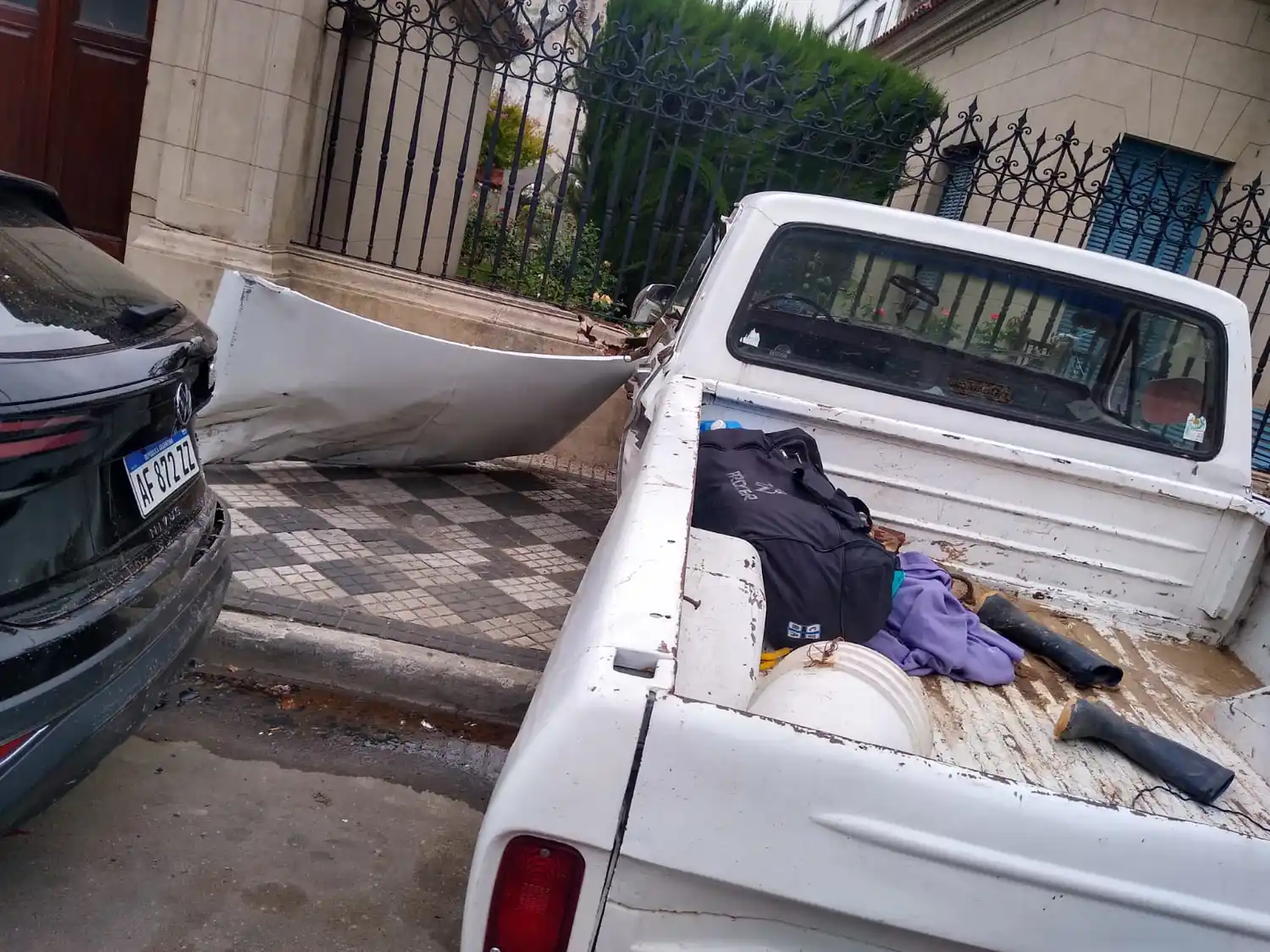 Choque en Mitre y Arnaldo: cámara de seguridad captó el momento del impacto [Video]