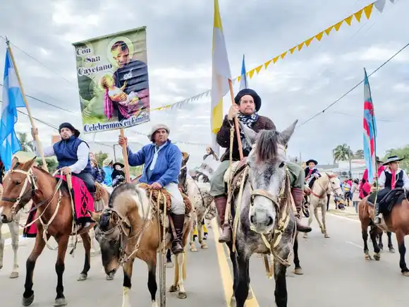 Primera peregrinación a caballo en San Cayetano
