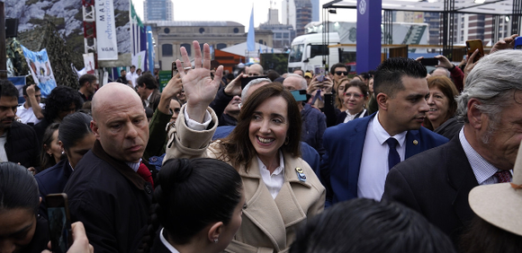 En medio de la tensión con Milei, Villarruel fue a la Rural y aseguró que la relación con el Presidente es “excelente”