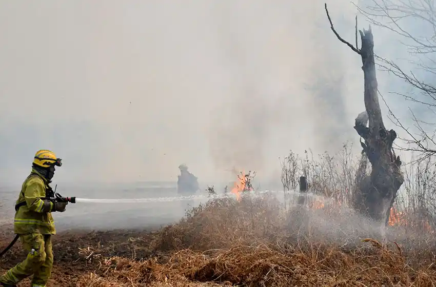 Se mantienen activos focos de incendios forestales en zonas del valle de Punilla en Córdoba