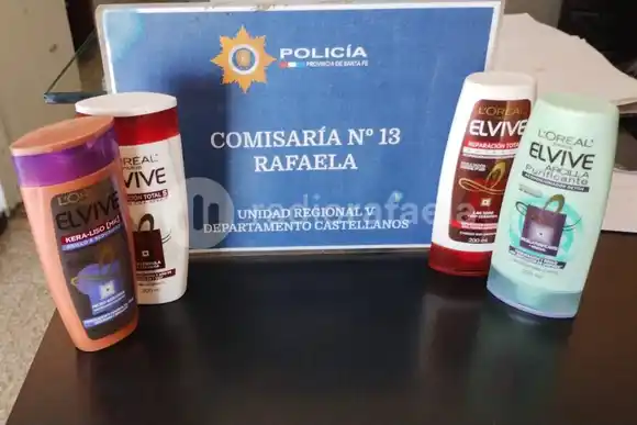 Chequearon que nadie las veía y se llevaron algunos productos para el pelo