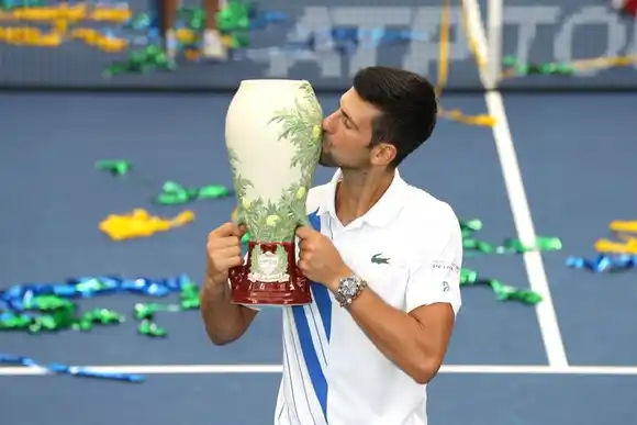 ¡FUERA! Djokovic del Abierto de EE.UU. por pegarle a jueza