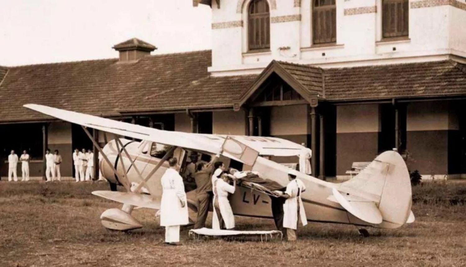 Alas para la salud: reseña del primer avión civil sanitario de Argentina