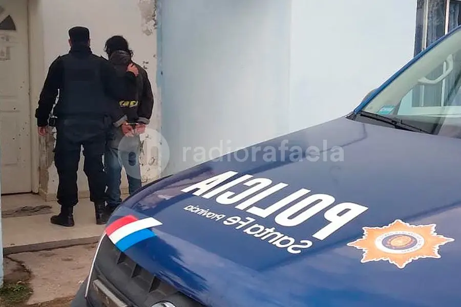 Destrozó la vidriera de una óptica y robó más de 20 pares de lentes de sol