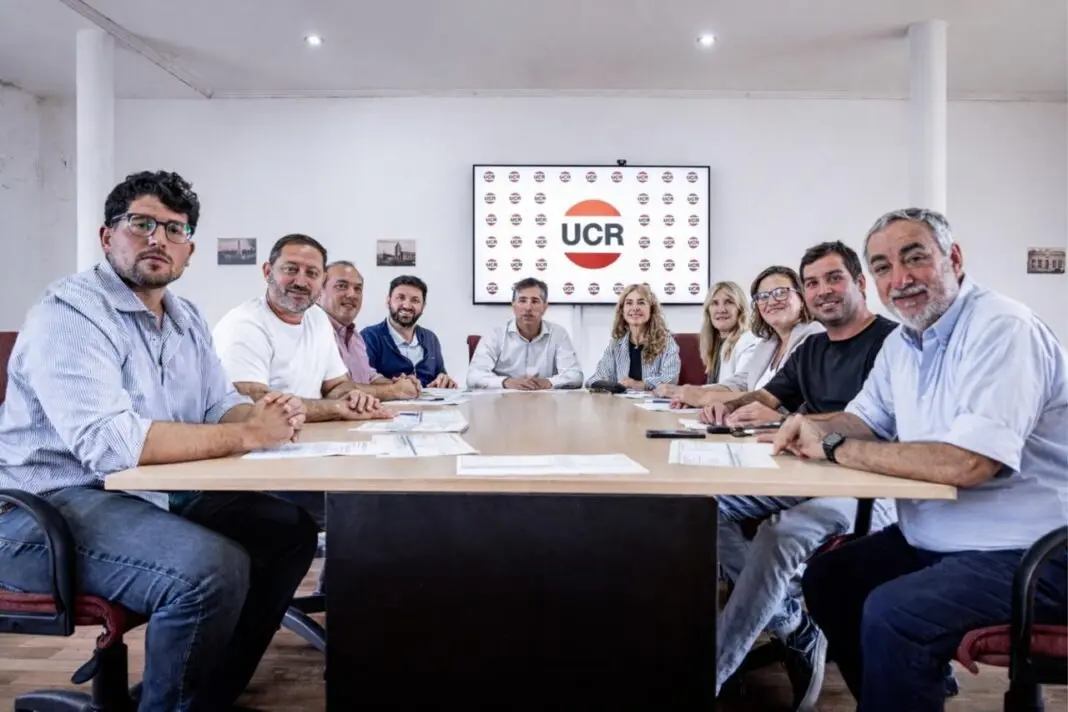 Dirigentes e intendentes de la UCR encabezaron una reunión en General Viamonte durante la recorrida por la Cuarta Sección Electoral bonaerense.