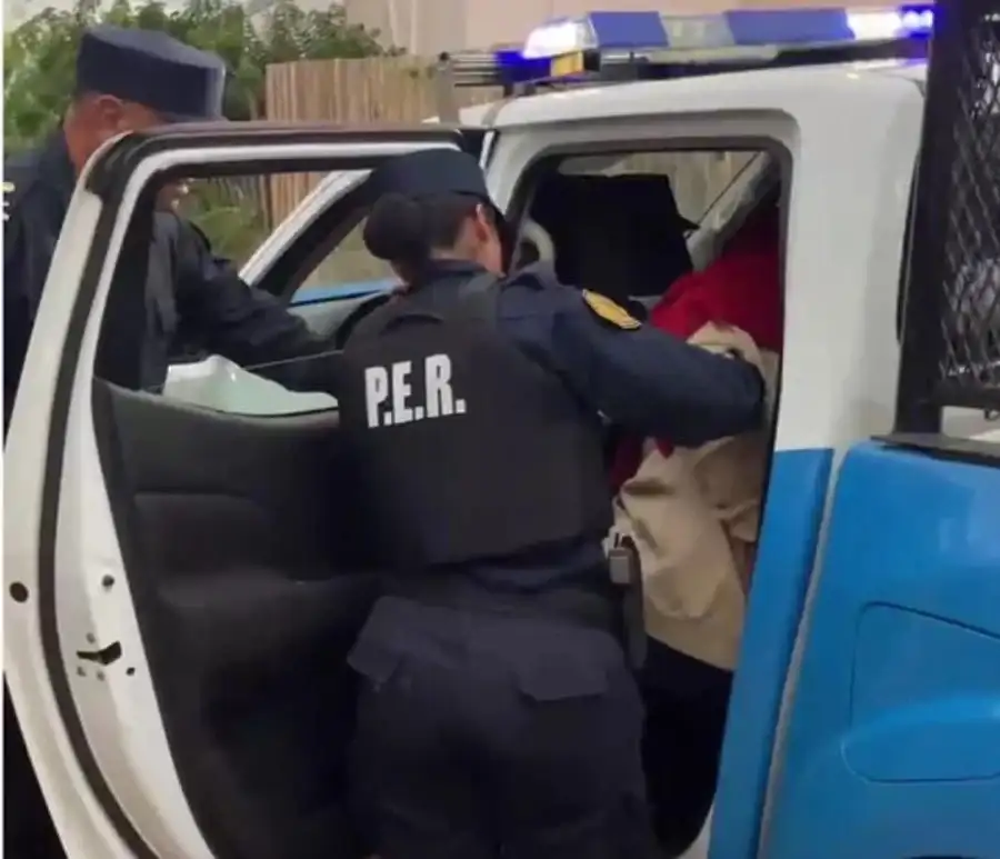 Violaba la prisión domiciliaria, cometió un delito y fue detenido en la vía pública