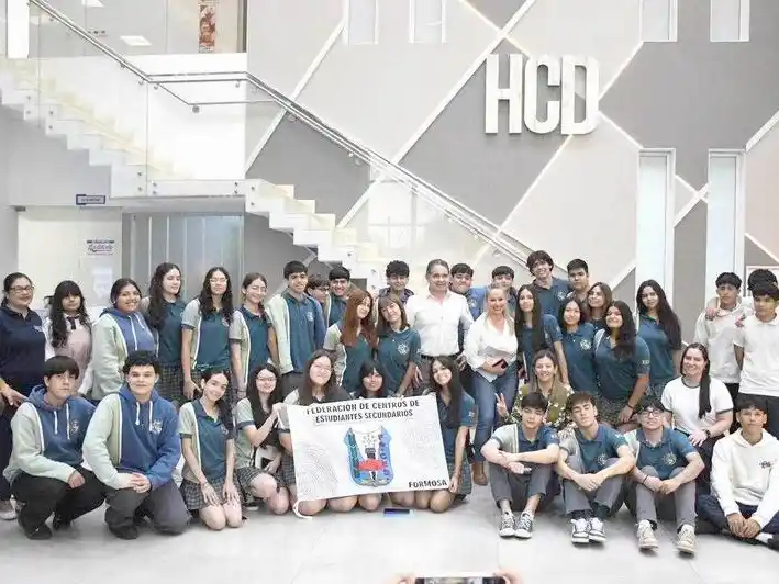 Estudiantes secundarios recorrieron
el Concejo Deliberante capitalino